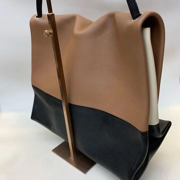 Celine Women Pre-Loved Bag Very Good Condition - Picture 5 of 7